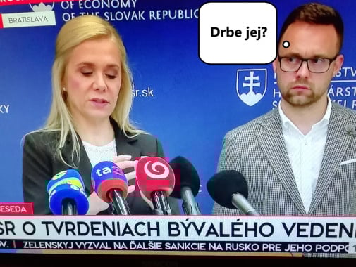 Reakcia počas tlačovky